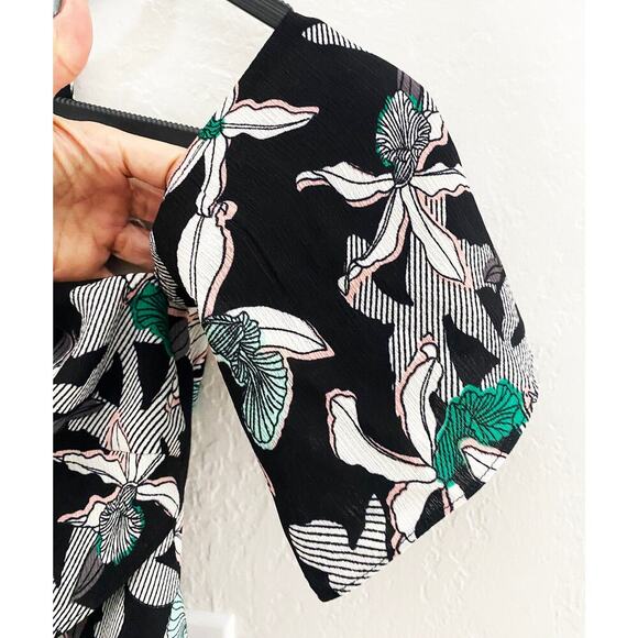 Elliatt Womens Awakening Dress Floral Print Off Shoulder Halter Cut Out Mini NWT - Picture 8 of 13